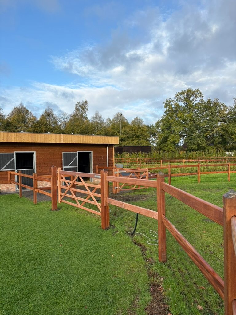 Riding yard okan fencing